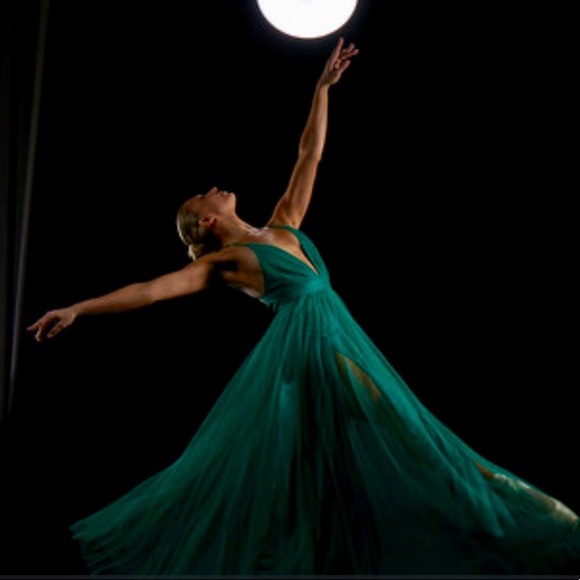 Meet your Poshers, Elizabeth, Stephanie, & Kristen - Picture 3 of 8